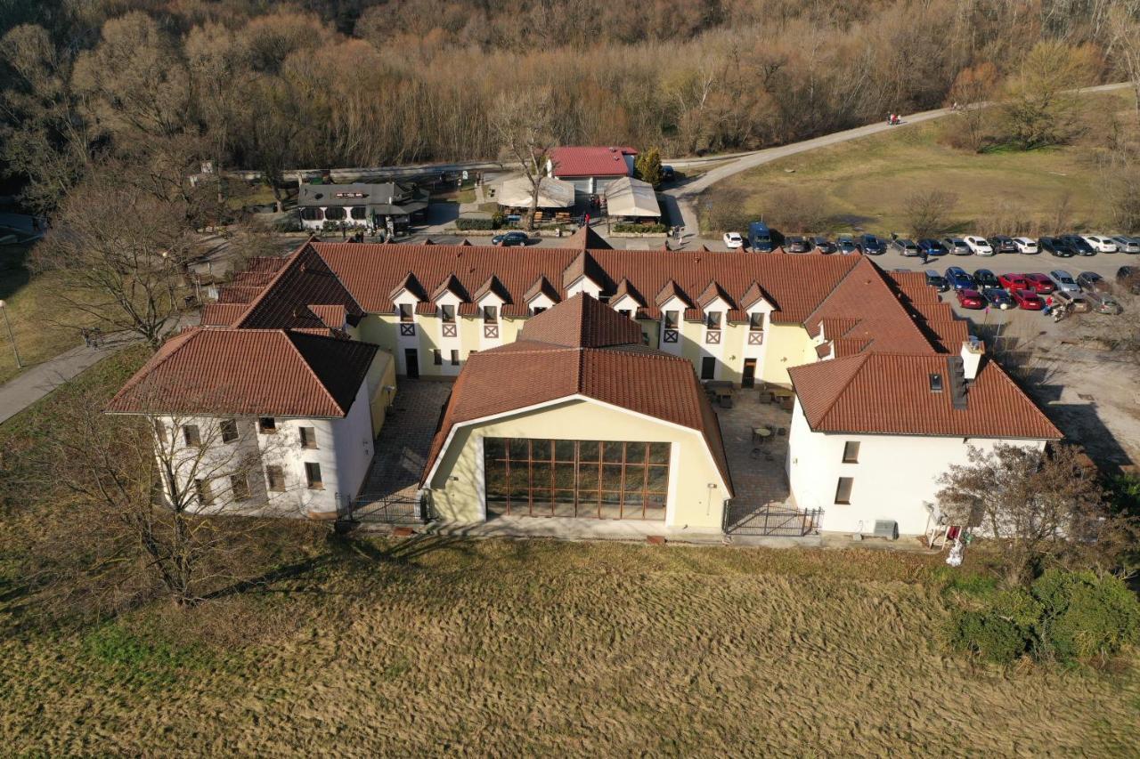 Hotel Hradna Brana Pressburg Exterior foto