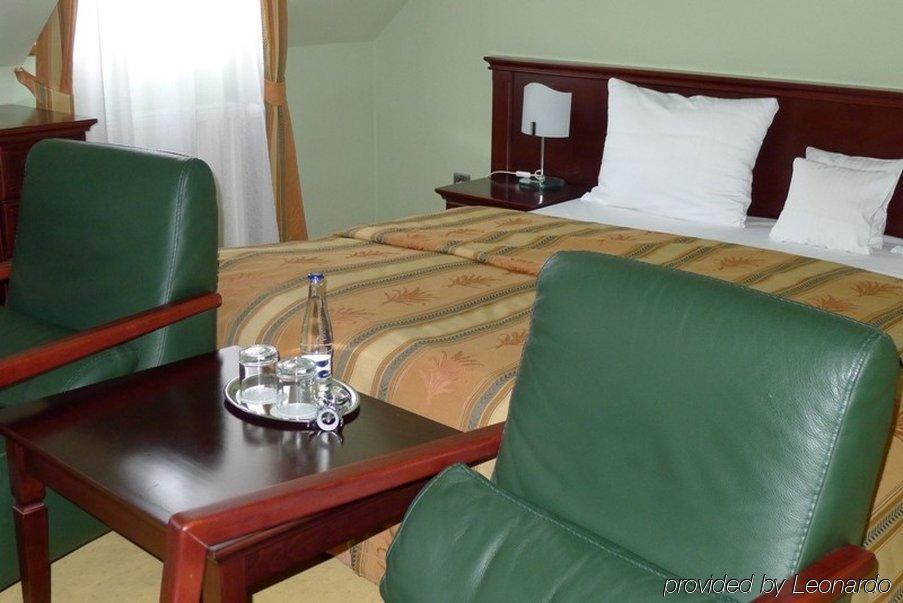 Hotel Hradna Brana Pressburg Zimmer foto